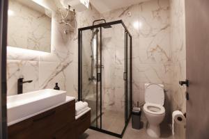 Ένα μπάνιο στο Sirion Apartments