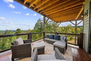 Balkón nebo terasa v ubytování Whispering Ridge Estate