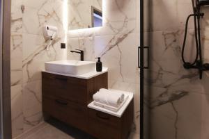 Ένα μπάνιο στο Sirion Apartments