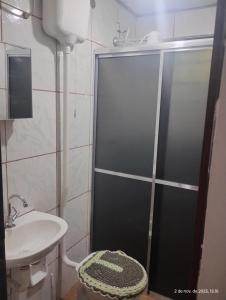 Et badeværelse på casa climatizada lateral da br