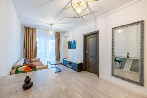a living room with a mirror and a couch at Apartamente Arad Premium in Arad