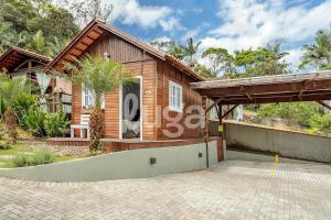 an image of a house with a garage at Cabana Coração: Romantismo, Banheira e Natureza in Gaspar Alto +3 photos