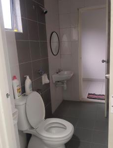 Koupelna v ubytování Halia Homestay