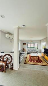 Köök või kööginurk majutusasutuses Family friendly Home with views of Manukau and Auckland city