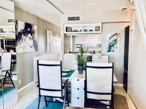 a kitchen with a table and two chairs at Shoreline Studio Condo for 4 in Galveston