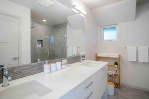 a bathroom with a sink and a large mirror at Modern Townhome with Lakeview in Seattle +21 photos
