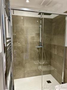 Koupelna v ubytování LakeSide View Apartment