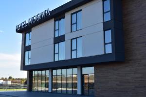 Tòa nhà nơi khách sạn tọa lạc +4 ảnh