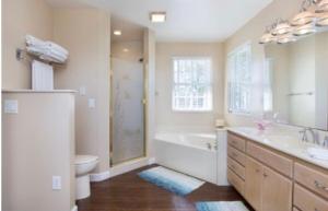 Koupelna v ubytování Peace on the River, Breathtaking Views + 16 fotografií