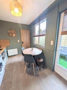 Nhà bếp/bếp nhỏ tại Le 1930, la pause Béthunoise