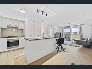 Кухня или мини-кухня в 2-bedroom Apartment
