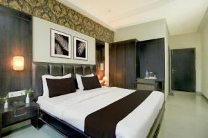 Ένα ή περισσότερα κρεβάτια σε δωμάτιο στο Dee Intercontinental