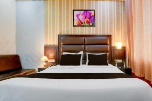 Ένα ή περισσότερα κρεβάτια σε δωμάτιο στο Dee Intercontinental