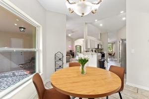 a dining room with a wooden table and chairs at Cozy 3BR 2BA Getaway Legoland Winterhaven in Lakeland
