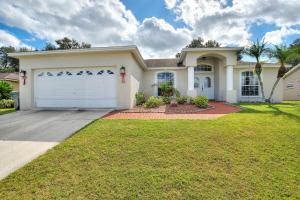 a large white house with a garage at Cozy 3BR 2BA Getaway Legoland Winterhaven in Lakeland
