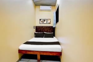 Postel nebo postele na pokoji v ubytování HOTEL O M.M RESIDENCY