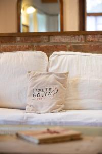 Ένα ή περισσότερα κρεβάτια σε δωμάτιο στο Kicsi Gólya 2