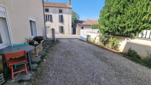 an empty street with a table and a chair at Champvans centre - Appartement calme et tout confort en plein centre du village in Champvans