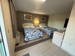 Postel nebo postele na pokoji v ubytování American Inn