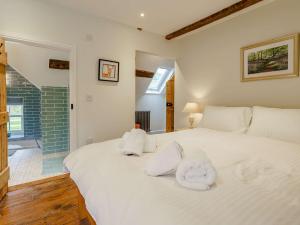 Postel nebo postele na pokoji v ubytování 5 Bed in Crickhowell 90053