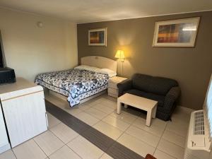 Postel nebo postele na pokoji v ubytování American Inn