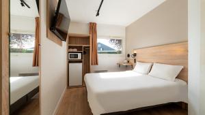 Postel nebo postele na pokoji v ubytování KYRIAD ECO LILLE SUD - Noyelles Godault