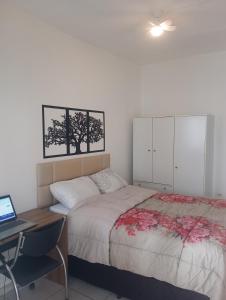 Ένα ή περισσότερα κρεβάτια σε δωμάτιο στο Suíte Casal - Bela Vista 205