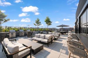 a patio with chairs and tables on a building at Bluebird Suites at Capitol Hill in Washington