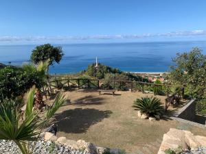 a park with a view of the ocean at Il Muraglio in Belmonte Calabro
