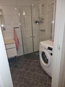 Et badeværelse på Leilighet med 2 soverom