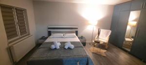 a bedroom with a bed with two towels on it at Garsoniera Mihaela in Craiova +4 photos