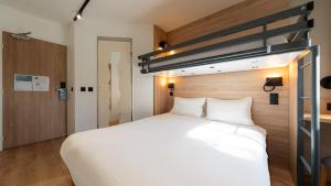 Postel nebo postele na pokoji v ubytování KYRIAD ECO LILLE SUD - Noyelles Godault + 33 fotografií