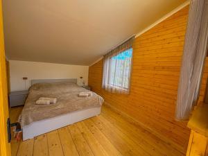 Ένα ή περισσότερα κρεβάτια σε δωμάτιο στο Forest Panorama House Dilijan