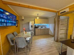 Η κουζίνα ή μικρή κουζίνα στο Forest Panorama House Dilijan