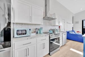 Kuchyň nebo kuchyňský kout v ubytování Deja View - Ocean View Neskowin Luxury + 39 fotografií