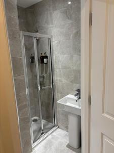 a bathroom with a shower and a sink at Queens apartments Belfast in Belfast +35 photos