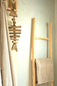 a wooden spoon hanging from a towel rack in a bathroom at Chambre d Amis in Lokeren