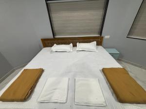 Postel nebo postele na pokoji v ubytování Lake Breeze Resort + 18 fotografií