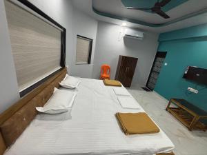 TV a/nebo společenská místnost v ubytování Lake Breeze Resort