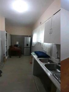 Η κουζίνα ή μικρή κουζίνα στο Dahyaz House