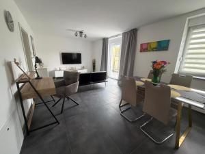 a living room with a dining room table and chairs at Mira Suites 1 in Schwalbach