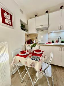 a kitchen with a table and chairs in a room at Neuf et lumineux 2min Gare - 20min Paris in Maisons-Laffitte