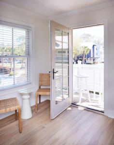 Fotografie z fotogalerie ubytování May River Breeze! 3-Story Townhouse in Old Town's Promenade v destinaci Bluffton