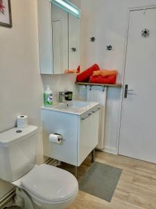 a white bathroom with a toilet and a sink at Neuf et lumineux 2min Gare - 20min Paris in Maisons-Laffitte