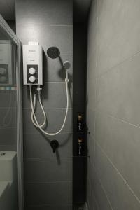 Ένα μπάνιο στο Neu Suites Junior Suite By Serenity Homes Next to Gleneagles & LRT