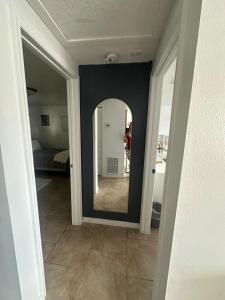 Ένα ή περισσότερα κρεβάτια σε δωμάτιο στο CasaStay +7 φωτογραφίες