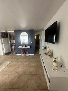 Μια τηλεόραση ή/και κέντρο ψυχαγωγίας στο CasaStay