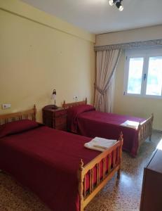 a bedroom with two beds and a window at Toscana Valenciana 2 in Fontanares