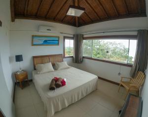 Ένα ή περισσότερα κρεβάτια σε δωμάτιο στο Sua família em praia privativa com conforto e tranquilidade