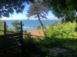 a view of the beach from the house at Chalet Bordemar in Concón